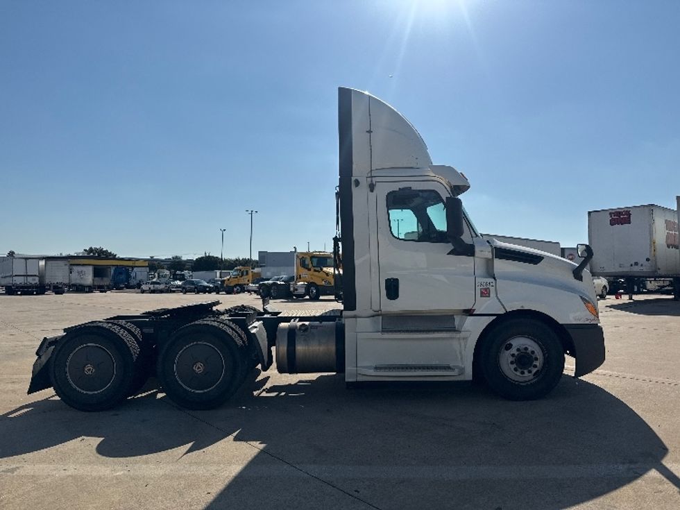 Day Cab Tractor-Heavy Duty Tractors-Freightliner-2020-T12664ST-Grand Prairie-TX-607,197\n\t\tmiles-$ 38,500 - Image 8