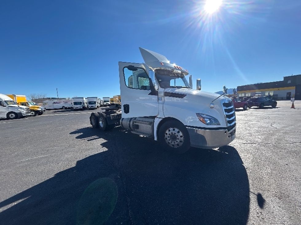 Day Cab Tractor-Heavy Duty Tractors-Freightliner-2020-T12664ST-Greeley-CO-201,555\n\t\tmiles-$ 66,000 - Image 1