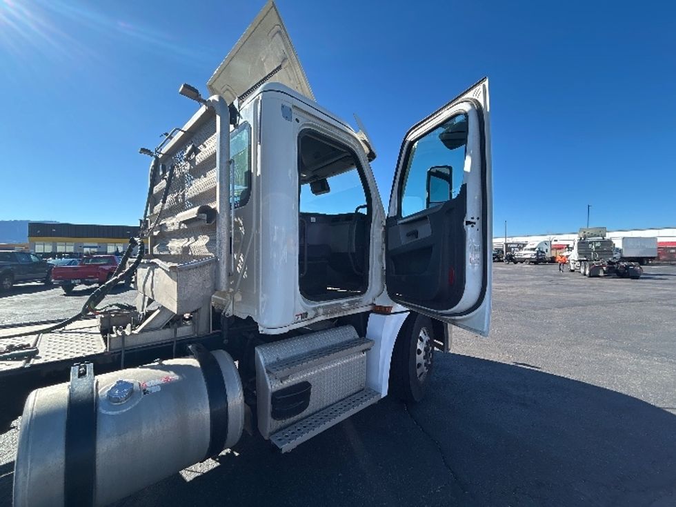Day Cab Tractor-Heavy Duty Tractors-Freightliner-2020-T12664ST-Greeley-CO-201,555\n\t\tmiles-$ 66,000 - Image 12