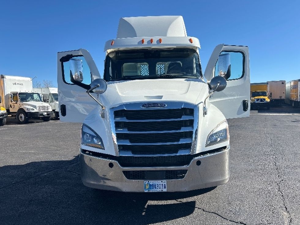 Day Cab Tractor-Heavy Duty Tractors-Freightliner-2020-T12664ST-Greeley-CO-201,555\n\t\tmiles-$ 66,000 - Image 2