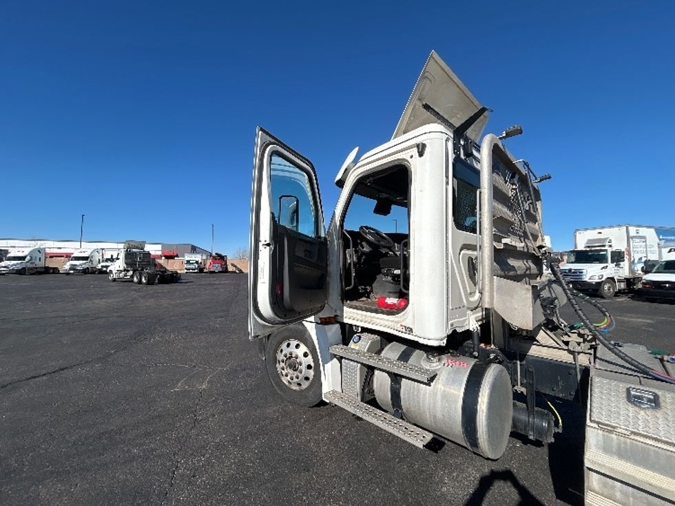 Day Cab Tractor-Heavy Duty Tractors-Freightliner-2020-T12664ST-Greeley-CO-201,555\n\t\tmiles-$ 66,000 - Image 9