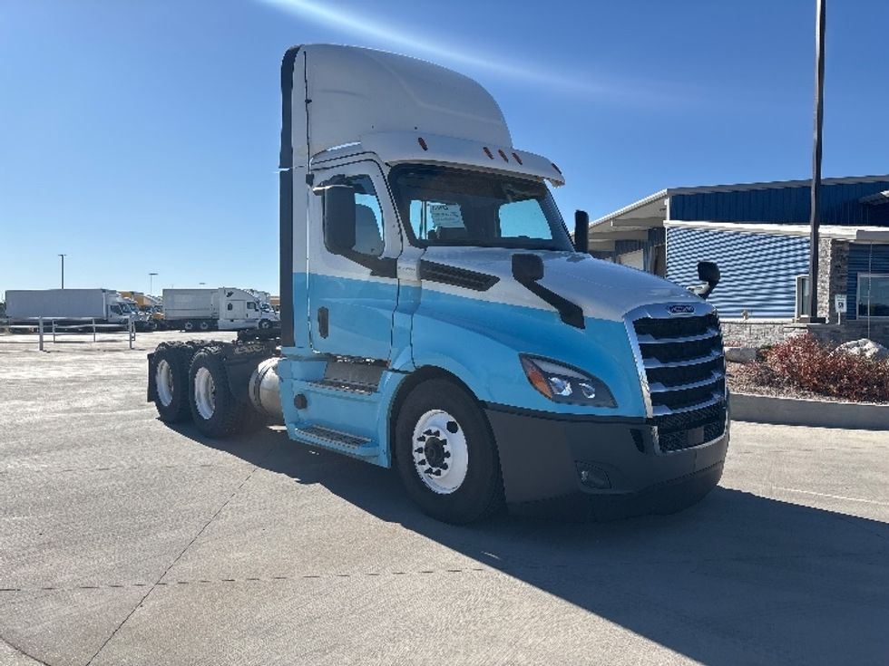 Day Cab Tractor-Heavy Duty Tractors-Freightliner-2020-T12664ST-Greeley-CO-630,348\n\t\tmiles-$ 32,250 - Image 1