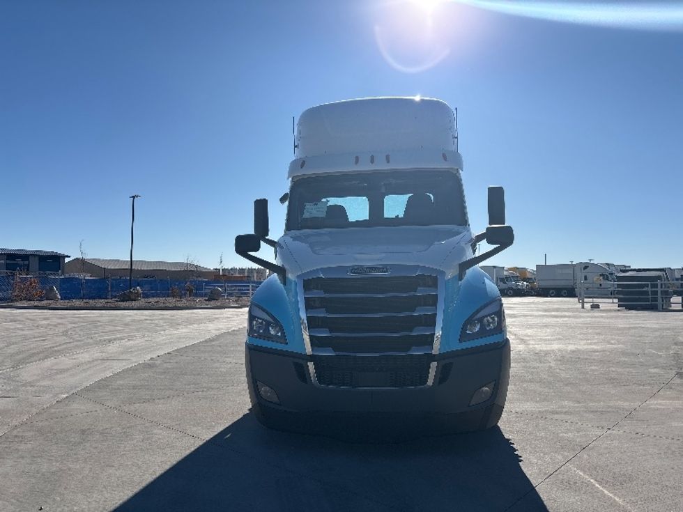 Day Cab Tractor-Heavy Duty Tractors-Freightliner-2020-T12664ST-Greeley-CO-630,348\n\t\tmiles-$ 32,250 - Image 2