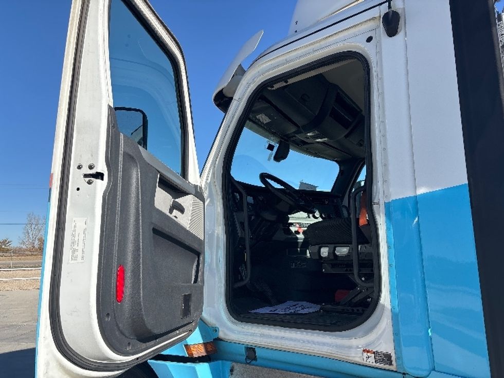 Day Cab Tractor-Heavy Duty Tractors-Freightliner-2020-T12664ST-Greeley-CO-630,348\n\t\tmiles-$ 32,250 - Image 9