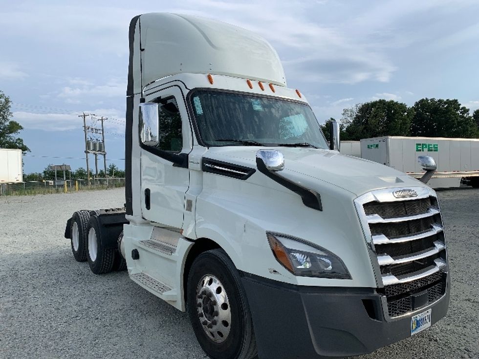 Day Cab Tractor-Heavy Duty Tractors-Freightliner-2020-T12664ST-Greensboro-NC-231,068\n\t\tmiles-$ 57,500 - Image 1