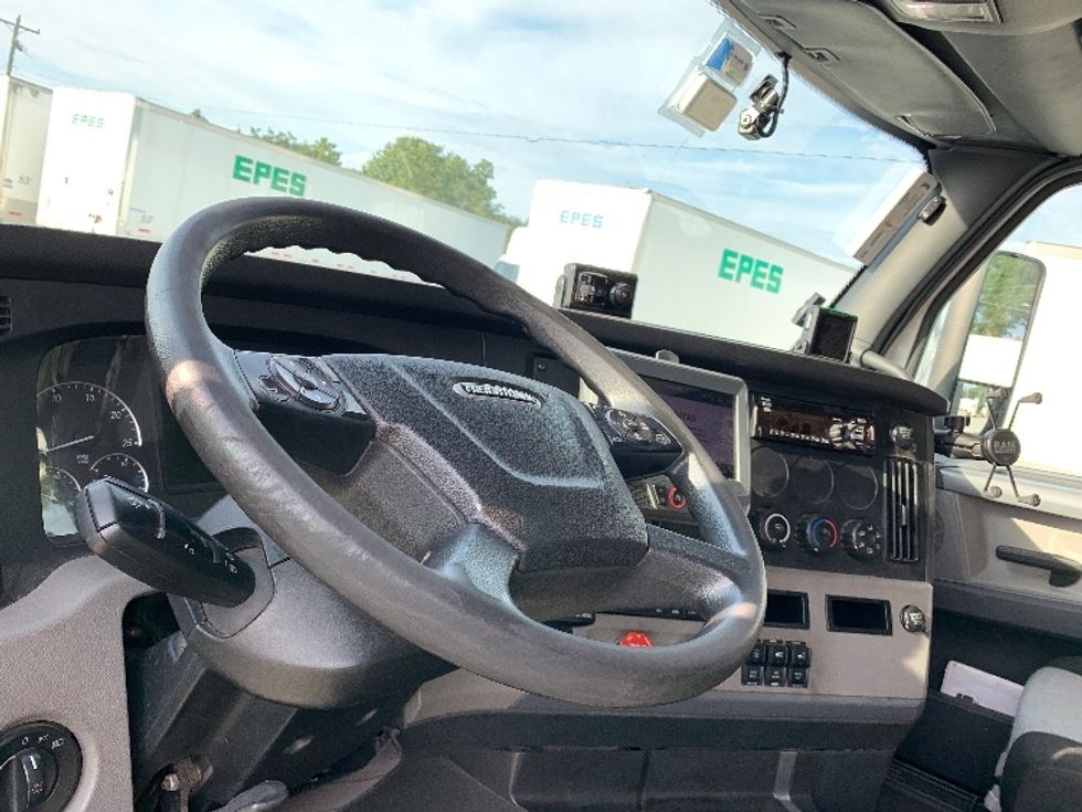 Day Cab Tractor-Heavy Duty Tractors-Freightliner-2020-T12664ST-Greensboro-NC-231,068\n\t\tmiles-$ 57,500 - Image 10