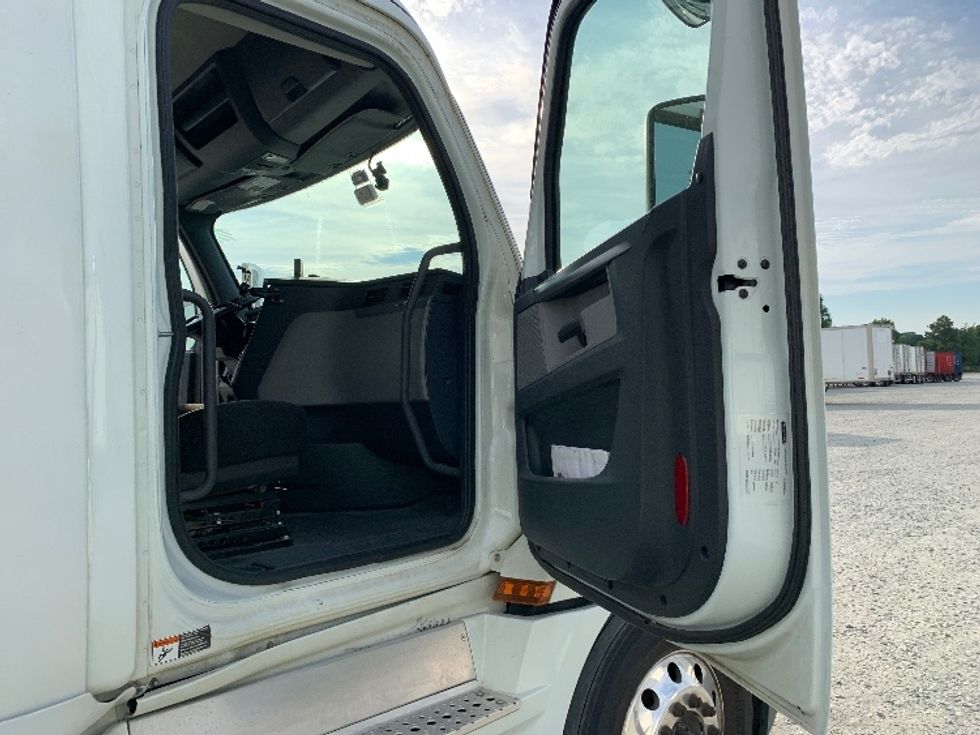Day Cab Tractor-Heavy Duty Tractors-Freightliner-2020-T12664ST-Greensboro-NC-231,068\n\t\tmiles-$ 57,500 - Image 12