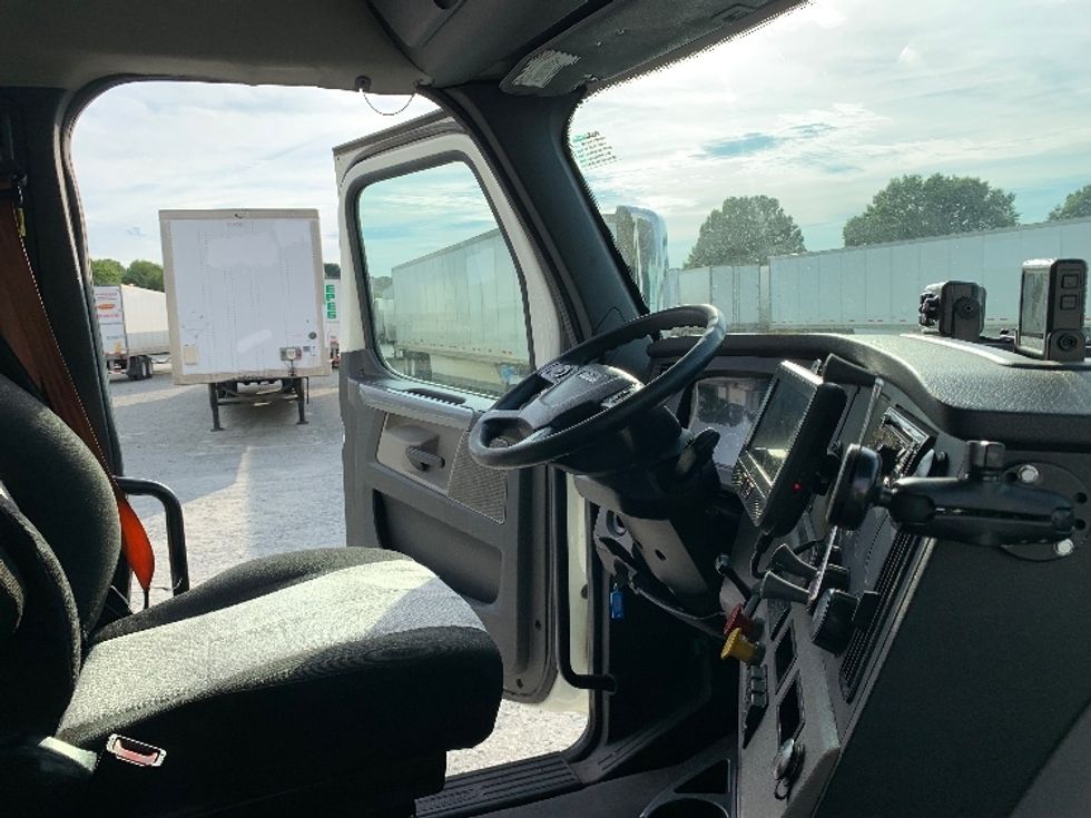 Day Cab Tractor-Heavy Duty Tractors-Freightliner-2020-T12664ST-Greensboro-NC-231,068\n\t\tmiles-$ 57,500 - Image 14