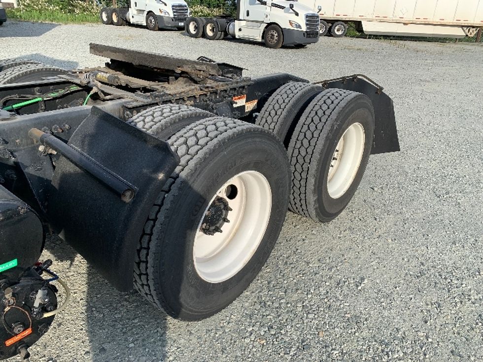 Day Cab Tractor-Heavy Duty Tractors-Freightliner-2020-T12664ST-Greensboro-NC-231,068\n\t\tmiles-$ 57,500 - Image 17