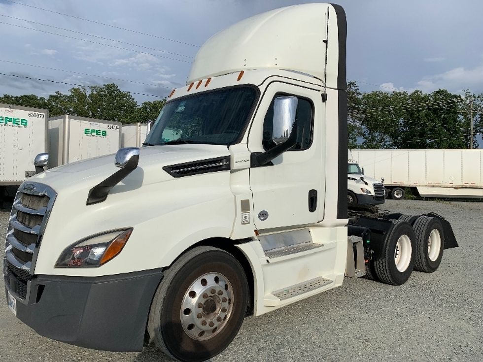 Day Cab Tractor-Heavy Duty Tractors-Freightliner-2020-T12664ST-Greensboro-NC-231,068\n\t\tmiles-$ 57,500 - Image 3