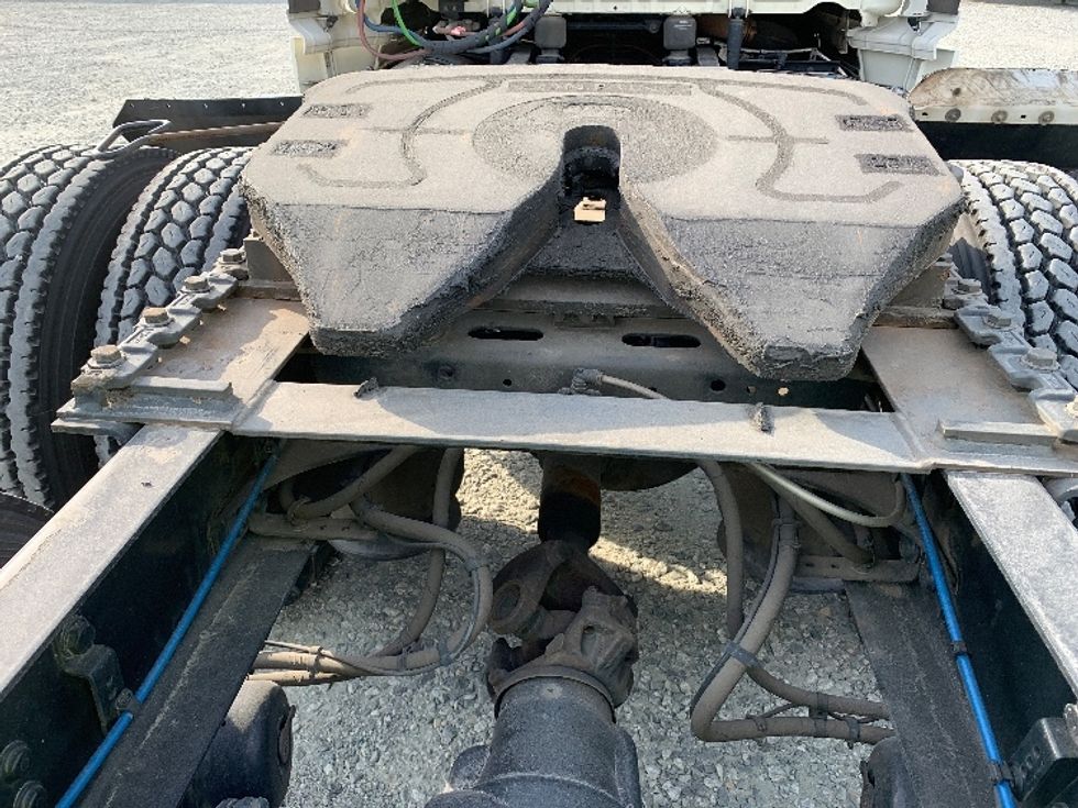 Day Cab Tractor-Heavy Duty Tractors-Freightliner-2020-T12664ST-Greensboro-NC-231,068\n\t\tmiles-$ 57,500 - Image 6