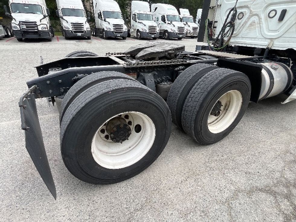Day Cab Tractor-Heavy Duty Tractors-Freightliner-2020-T12664ST-Greensboro-NC-308,568\n\t\tmiles-$ 52,750 - Image 17