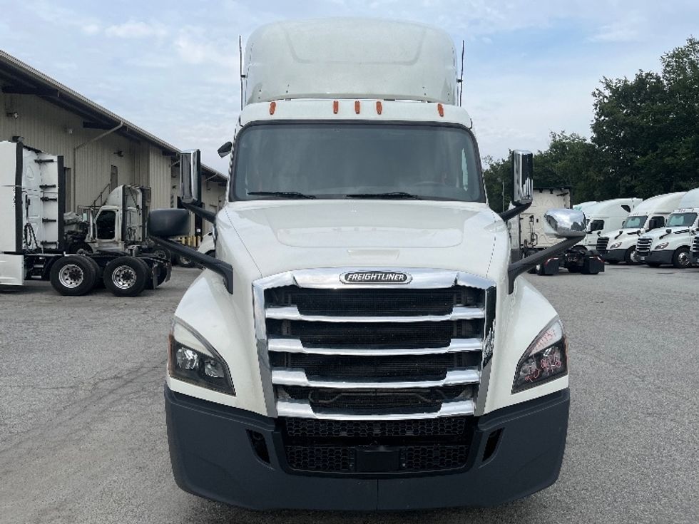 Day Cab Tractor-Heavy Duty Tractors-Freightliner-2020-T12664ST-Greensboro-NC-308,568\n\t\tmiles-$ 52,750 - Image 2