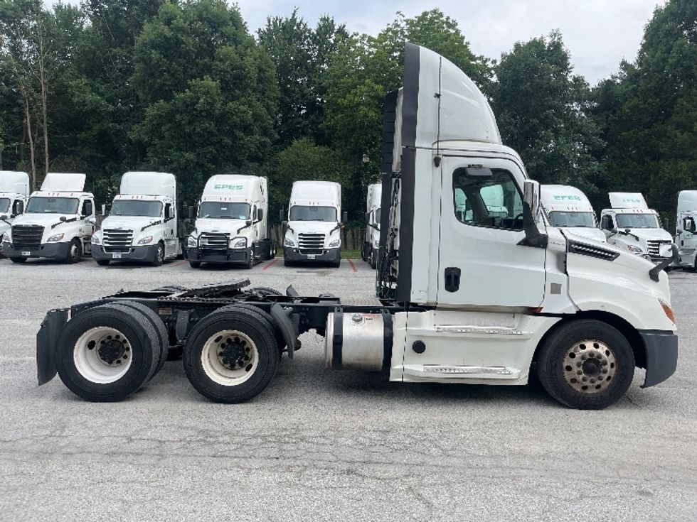 Day Cab Tractor-Heavy Duty Tractors-Freightliner-2020-T12664ST-Greensboro-NC-308,568\n\t\tmiles-$ 52,750 - Image 8