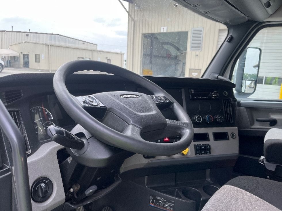 Day Cab Tractor-Heavy Duty Tractors-Freightliner-2020-T12664ST-Greensboro-NC-308,568\n\t\tmiles-$ 52,750 - Image 9