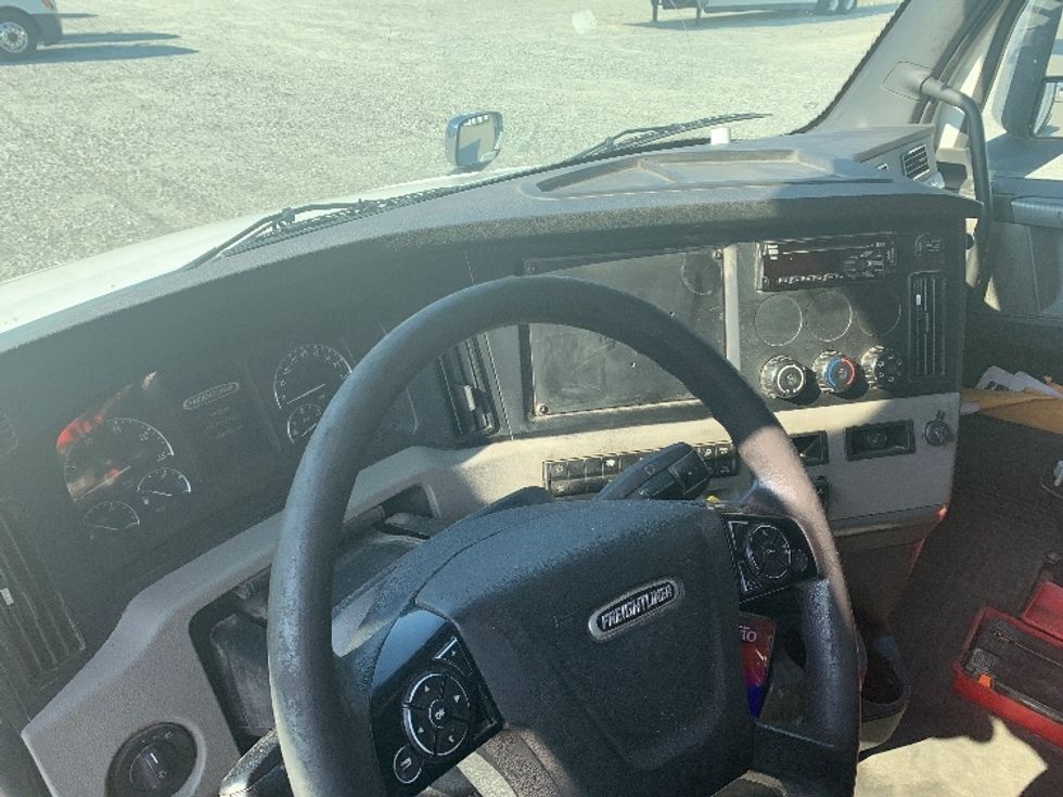 Day Cab Tractor-Heavy Duty Tractors-Freightliner-2020-T12664ST-Greensboro-NC-340,285\n\t\tmiles-$ 48,250 - Image 10