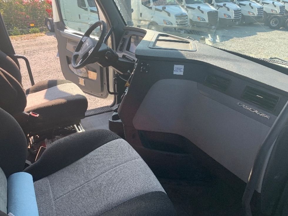 Day Cab Tractor-Heavy Duty Tractors-Freightliner-2020-T12664ST-Greensboro-NC-340,285\n\t\tmiles-$ 48,250 - Image 12