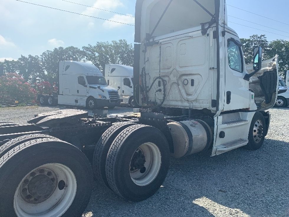 Day Cab Tractor-Heavy Duty Tractors-Freightliner-2020-T12664ST-Greensboro-NC-340,285\n\t\tmiles-$ 48,250 - Image 18