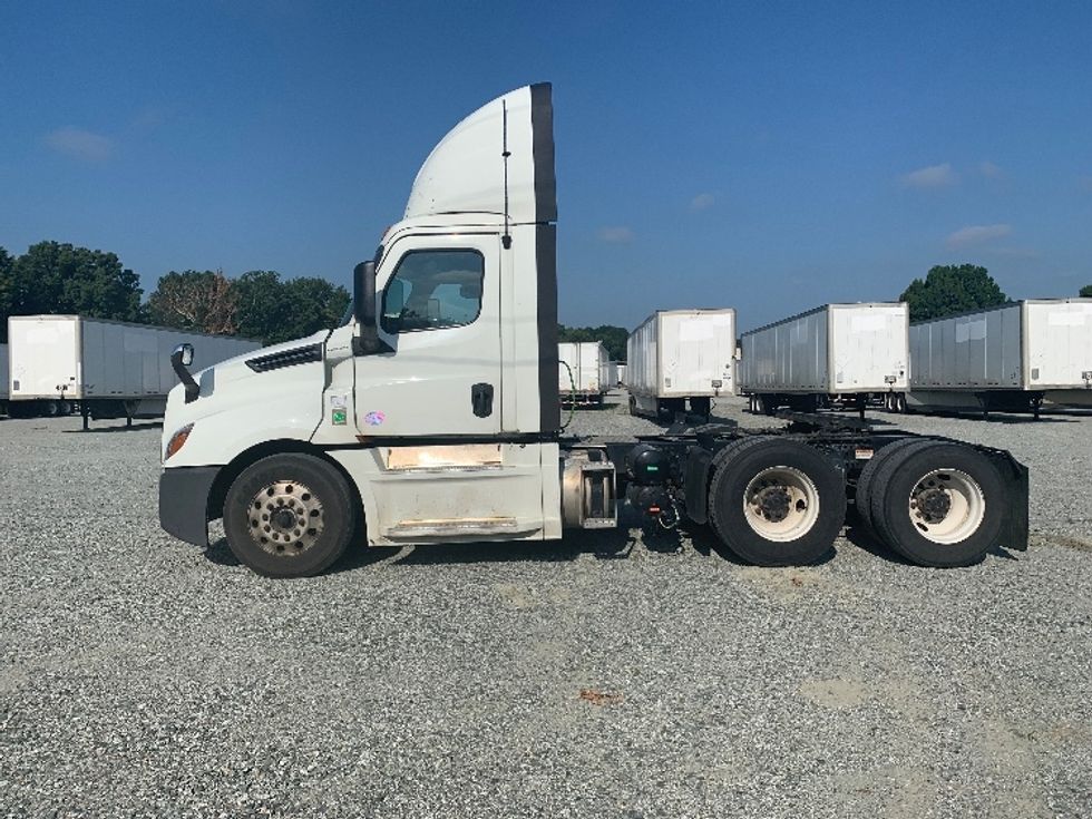 Day Cab Tractor-Heavy Duty Tractors-Freightliner-2020-T12664ST-Greensboro-NC-340,285\n\t\tmiles-$ 48,250 - Image 4