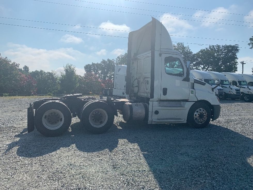 Day Cab Tractor-Heavy Duty Tractors-Freightliner-2020-T12664ST-Greensboro-NC-340,285\n\t\tmiles-$ 48,250 - Image 8