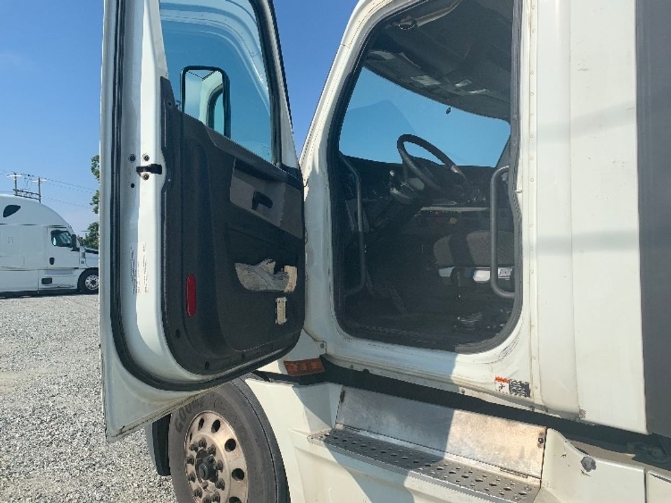 Day Cab Tractor-Heavy Duty Tractors-Freightliner-2020-T12664ST-Greensboro-NC-340,285\n\t\tmiles-$ 48,250 - Image 9