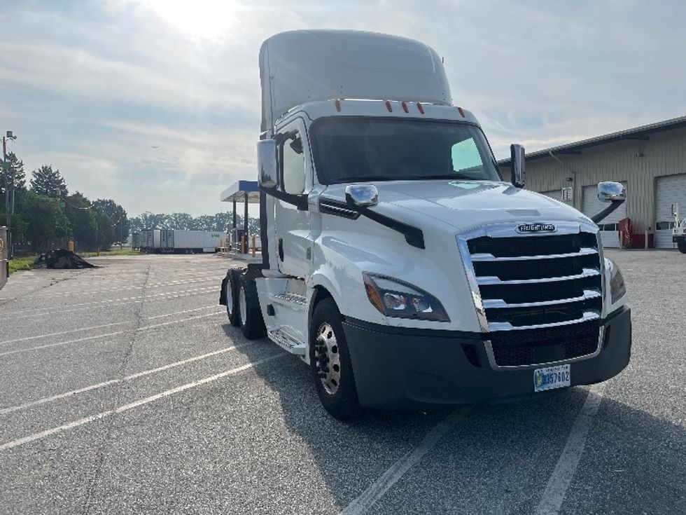 Day Cab Tractor-Heavy Duty Tractors-Freightliner-2020-T12664ST-Greensboro-NC-377,124\n\t\tmiles-$ 49,500 - Image 1