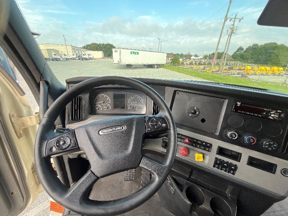 Day Cab Tractor-Heavy Duty Tractors-Freightliner-2020-T12664ST-Greensboro-NC-377,124\n\t\tmiles-$ 49,500 - Image 11