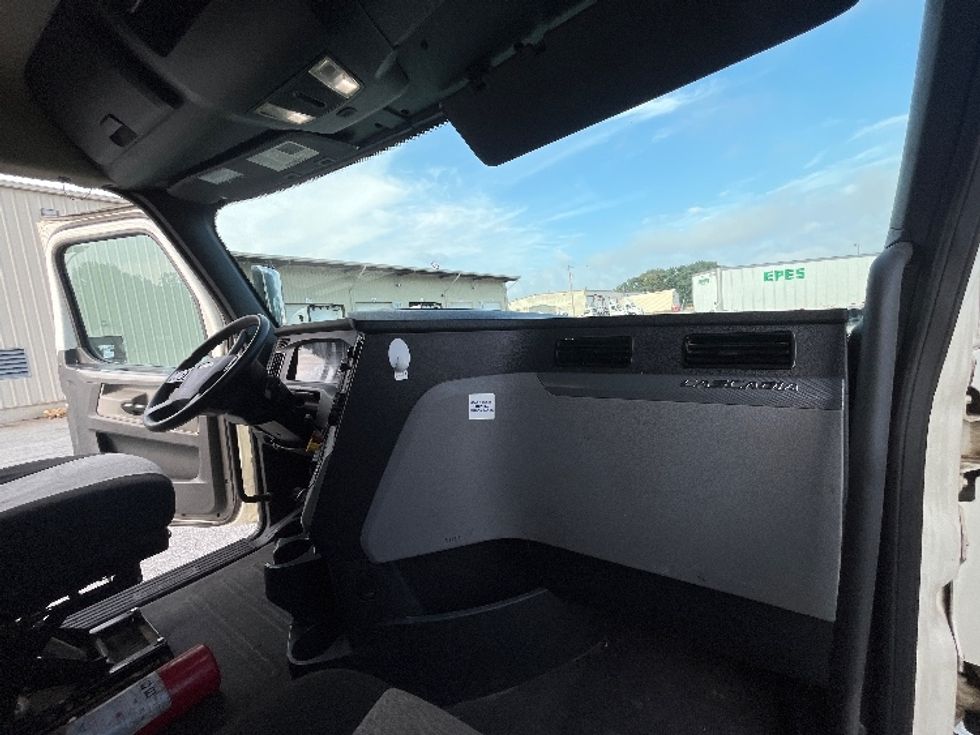 Day Cab Tractor-Heavy Duty Tractors-Freightliner-2020-T12664ST-Greensboro-NC-377,124\n\t\tmiles-$ 49,500 - Image 13
