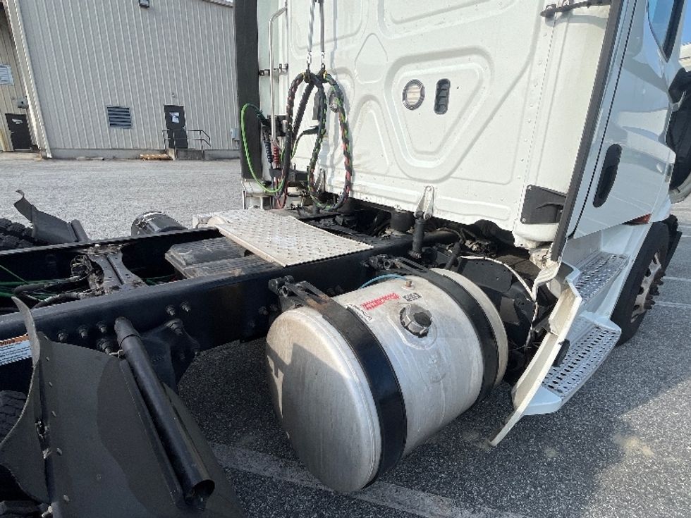 Day Cab Tractor-Heavy Duty Tractors-Freightliner-2020-T12664ST-Greensboro-NC-377,124\n\t\tmiles-$ 49,500 - Image 17