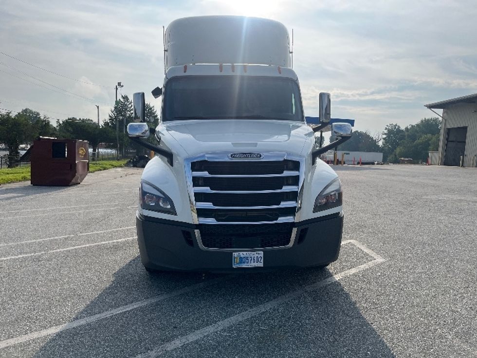 Day Cab Tractor-Heavy Duty Tractors-Freightliner-2020-T12664ST-Greensboro-NC-377,124\n\t\tmiles-$ 49,500 - Image 2