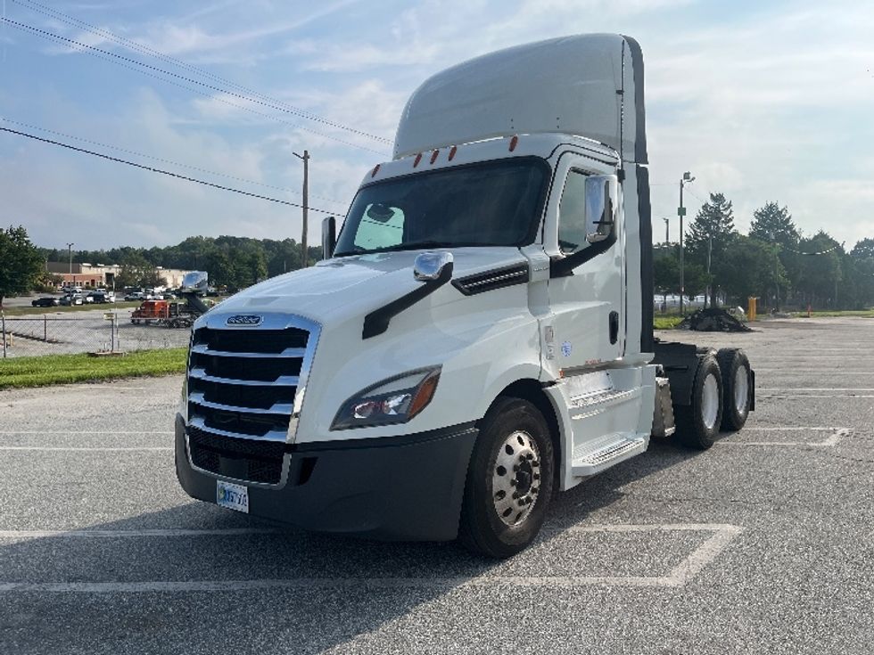 Day Cab Tractor-Heavy Duty Tractors-Freightliner-2020-T12664ST-Greensboro-NC-377,124\n\t\tmiles-$ 49,500 - Image 3
