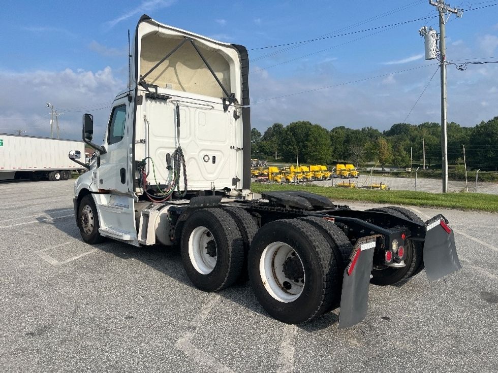 Day Cab Tractor-Heavy Duty Tractors-Freightliner-2020-T12664ST-Greensboro-NC-377,124\n\t\tmiles-$ 49,500 - Image 5