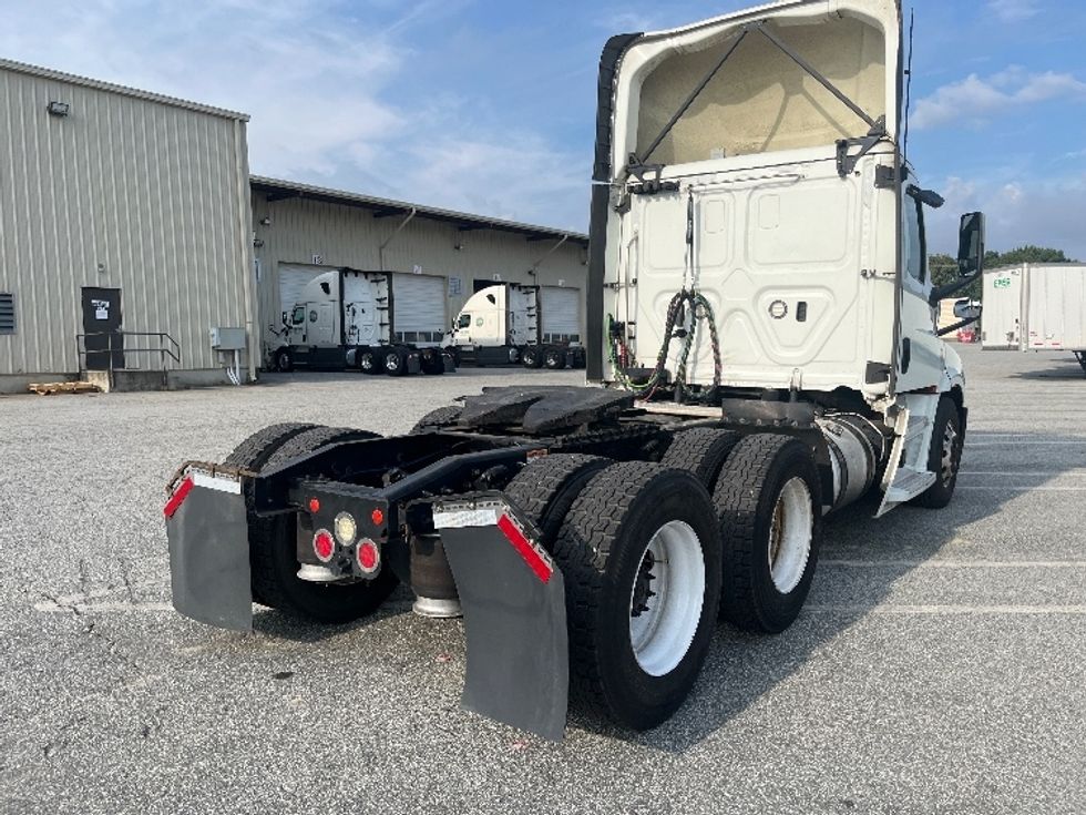 Day Cab Tractor-Heavy Duty Tractors-Freightliner-2020-T12664ST-Greensboro-NC-377,124\n\t\tmiles-$ 49,500 - Image 7
