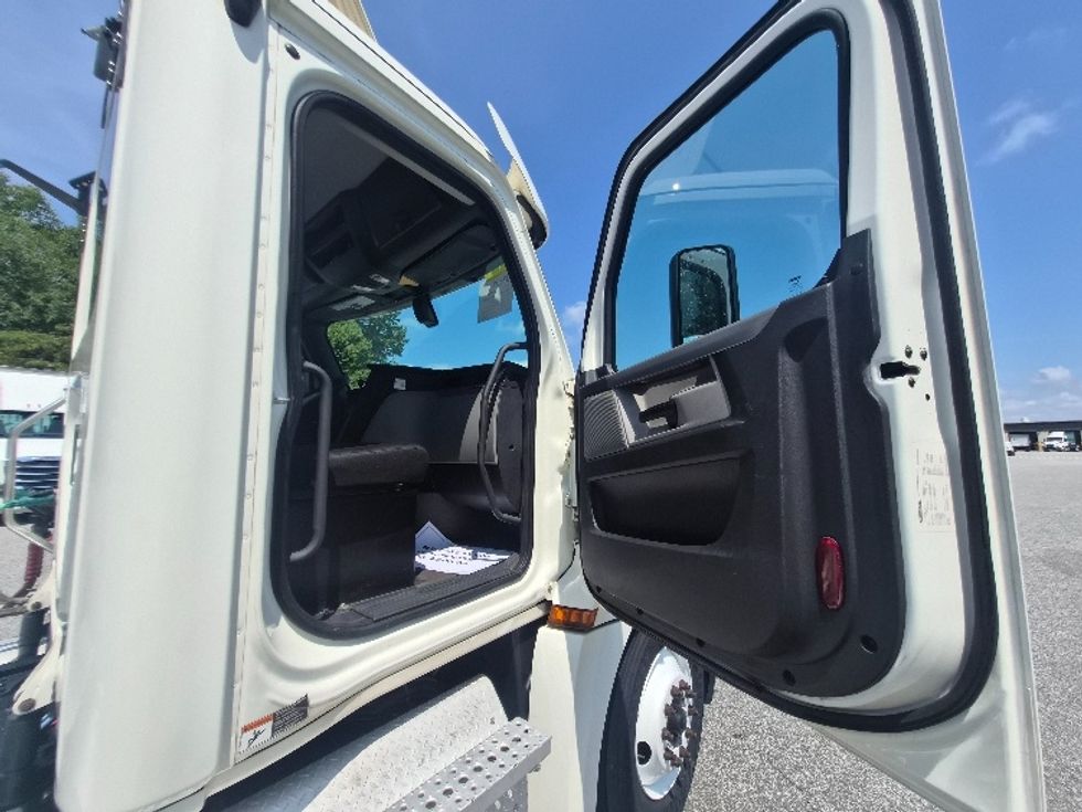 Day Cab Tractor-Heavy Duty Tractors-Freightliner-2020-T12664ST-Greensboro-NC-408,291\n\t\tmiles-$ 50,750 - Image 12