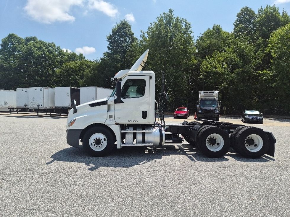 Day Cab Tractor-Heavy Duty Tractors-Freightliner-2020-T12664ST-Greensboro-NC-408,291\n\t\tmiles-$ 50,750 - Image 4