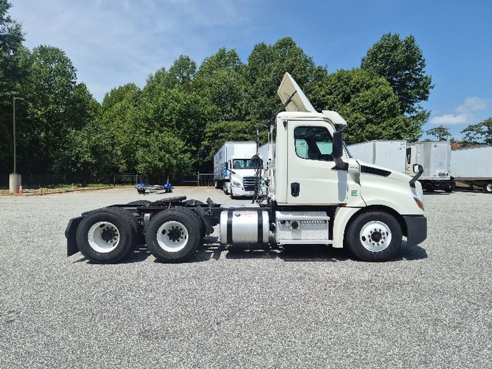 Day Cab Tractor-Heavy Duty Tractors-Freightliner-2020-T12664ST-Greensboro-NC-408,291\n\t\tmiles-$ 50,750 - Image 8