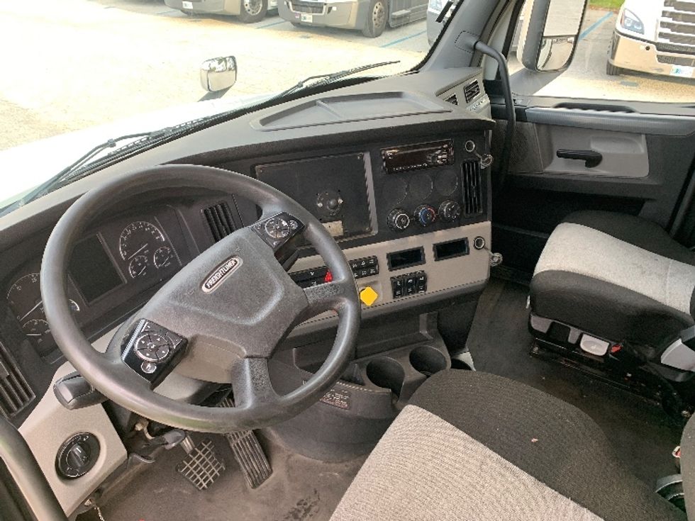 Day Cab Tractor-Heavy Duty Tractors-Freightliner-2020-T12664ST-Greensboro-NC-432,960\n\t\tmiles-$ 70,250 - Image 10