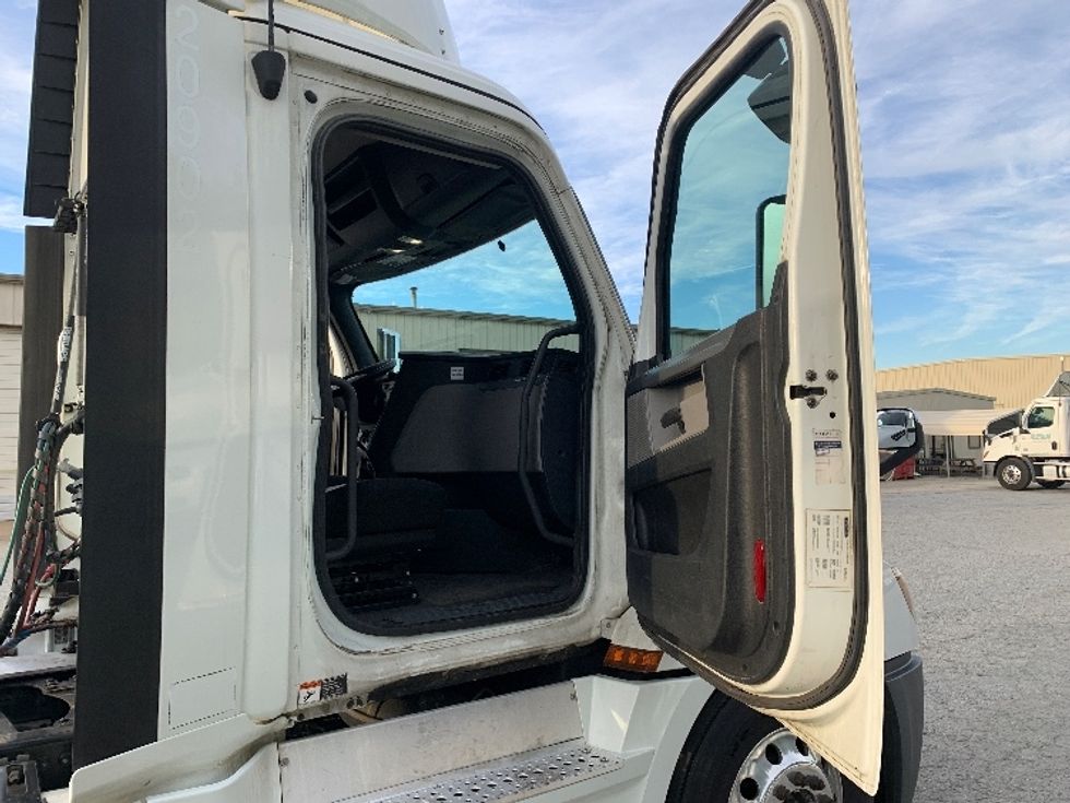 Day Cab Tractor-Heavy Duty Tractors-Freightliner-2020-T12664ST-Greensboro-NC-432,960\n\t\tmiles-$ 70,250 - Image 12