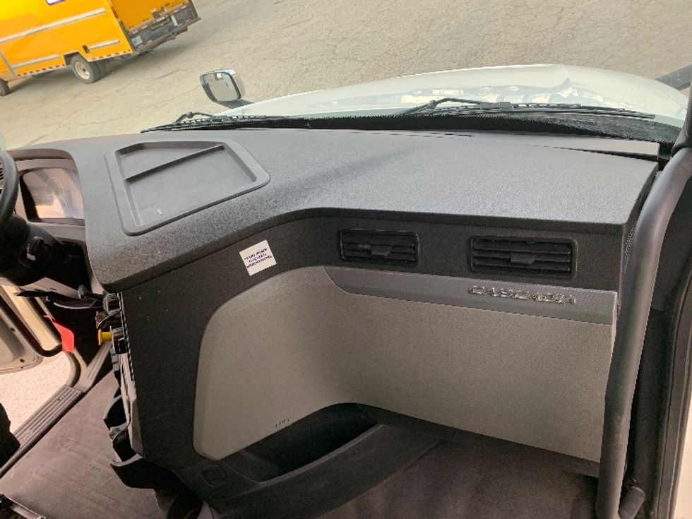 Day Cab Tractor-Heavy Duty Tractors-Freightliner-2020-T12664ST-Greensboro-NC-432,960\n\t\tmiles-$ 70,250 - Image 13