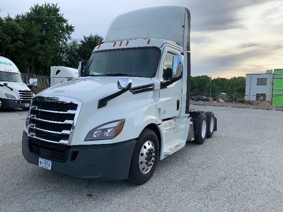 Day Cab Tractor-Heavy Duty Tractors-Freightliner-2020-T12664ST-Greensboro-NC-432,960\n\t\tmiles-$ 70,250 - Image 3
