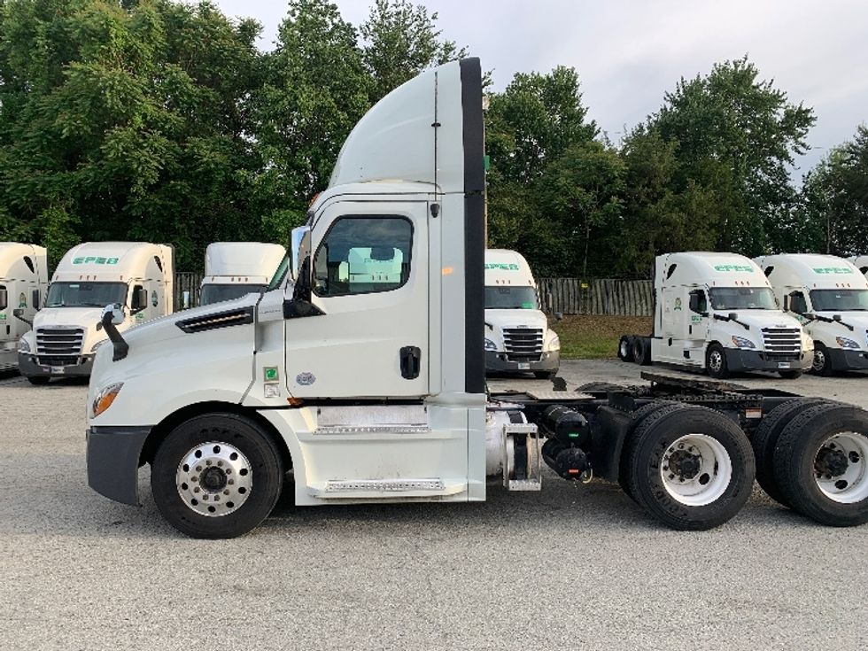 Day Cab Tractor-Heavy Duty Tractors-Freightliner-2020-T12664ST-Greensboro-NC-432,960\n\t\tmiles-$ 70,250 - Image 4