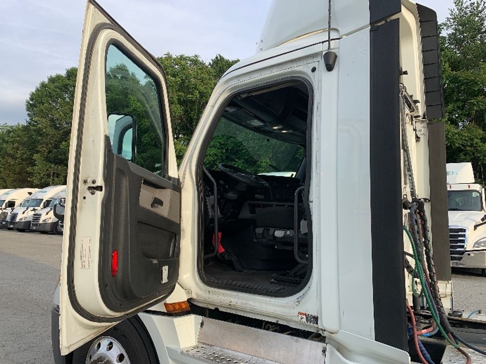 Day Cab Tractor-Heavy Duty Tractors-Freightliner-2020-T12664ST-Greensboro-NC-432,960\n\t\tmiles-$ 70,250 - Image 9