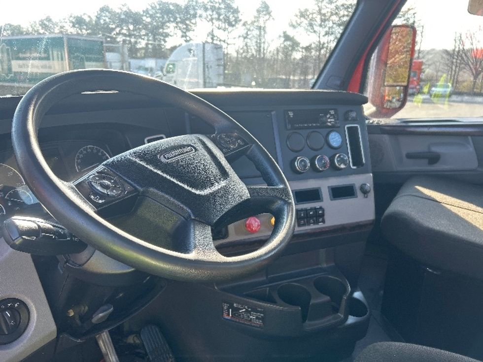 Day Cab Tractor-Heavy Duty Tractors-Freightliner-2020-T12664ST-Greensboro-NC-437,774\n\t\tmiles-$ 46,250 - Image 10