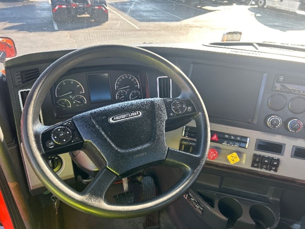 Day Cab Tractor-Heavy Duty Tractors-Freightliner-2020-T12664ST-Greensboro-NC-437,774\n\t\tmiles-$ 46,250 - Image 11