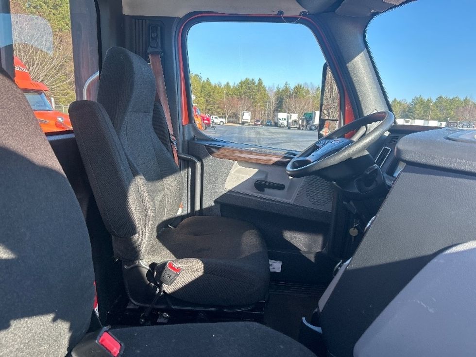 Day Cab Tractor-Heavy Duty Tractors-Freightliner-2020-T12664ST-Greensboro-NC-437,774\n\t\tmiles-$ 46,250 - Image 14