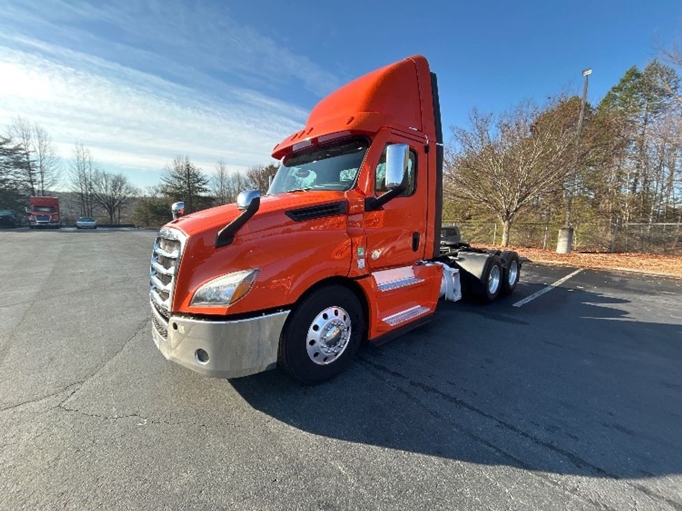 Day Cab Tractor-Heavy Duty Tractors-Freightliner-2020-T12664ST-Greensboro-NC-437,774\n\t\tmiles-$ 46,250 - Image 3