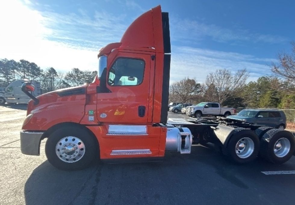 Day Cab Tractor-Heavy Duty Tractors-Freightliner-2020-T12664ST-Greensboro-NC-437,774\n\t\tmiles-$ 46,250 - Image 4