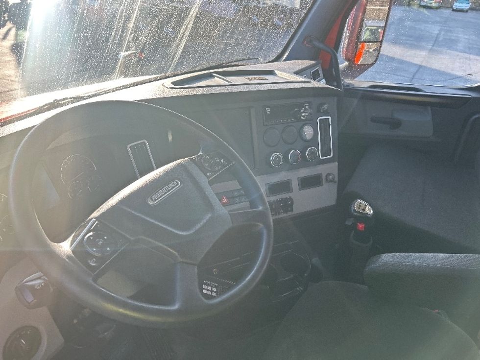 Day Cab Tractor-Heavy Duty Tractors-Freightliner-2020-T12664ST-Greensboro-NC-483,534\n\t\tmiles-$ 46,250 - Image 10