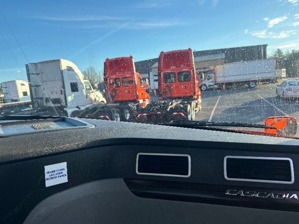 Day Cab Tractor-Heavy Duty Tractors-Freightliner-2020-T12664ST-Greensboro-NC-483,534\n\t\tmiles-$ 46,250 - Image 13