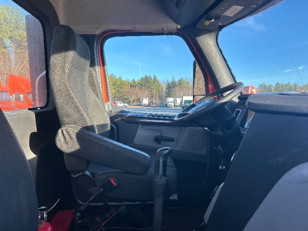 Day Cab Tractor-Heavy Duty Tractors-Freightliner-2020-T12664ST-Greensboro-NC-483,534\n\t\tmiles-$ 46,250 - Image 14